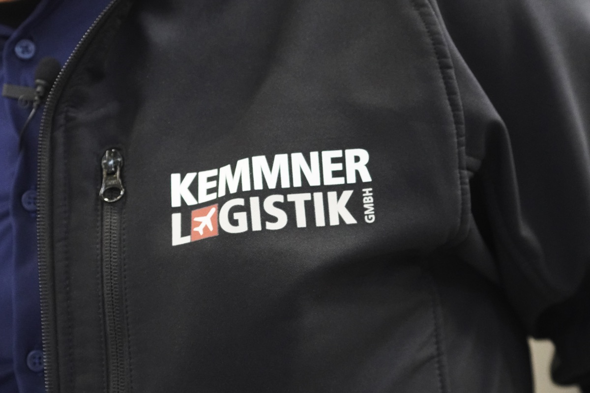 Kemmner-Logistik-Jacke mit Firmenlogo