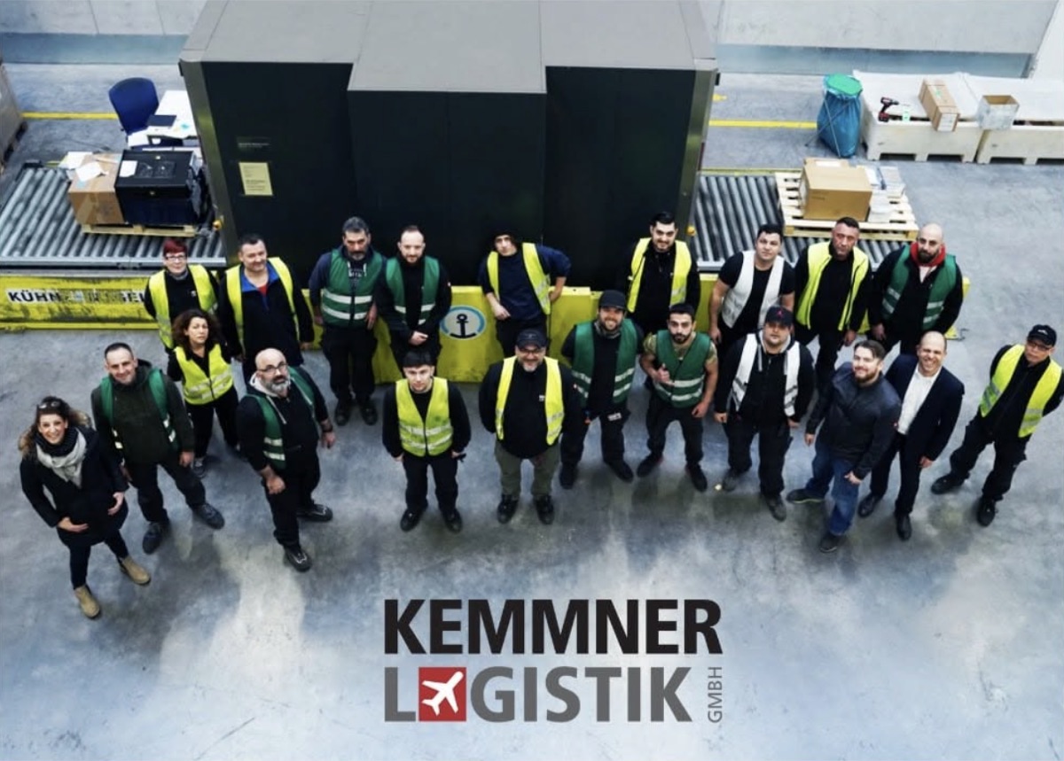 Team von Kemmner Logistik im Lager